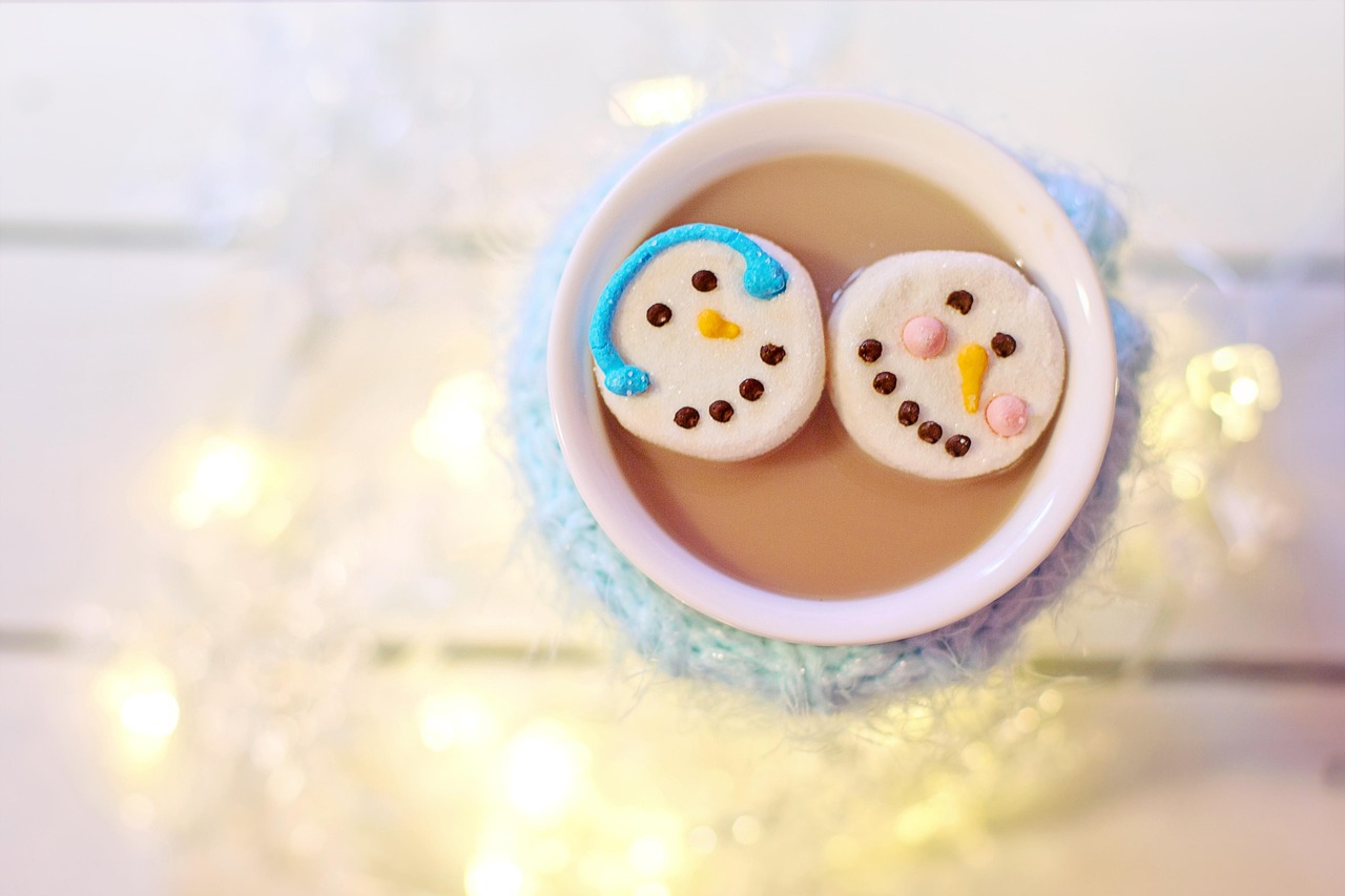 Marshmallow Hot Chocolate That Tastes Like a Warm Blanket